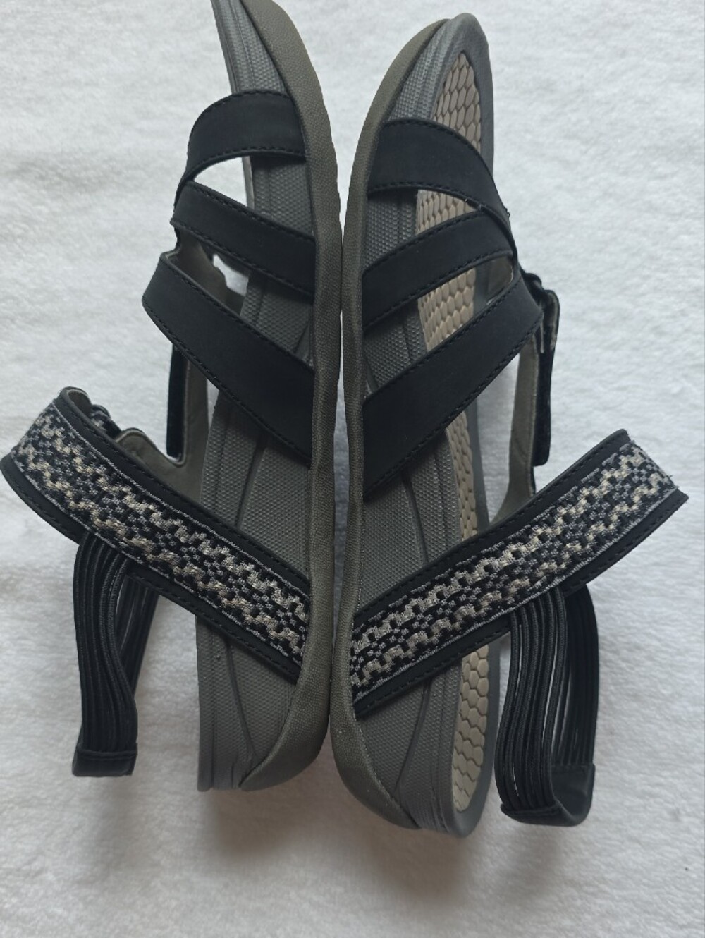 BareTraps Black and Beige Strappy Comfort Sandals 7.5 - Picture 3 of 6